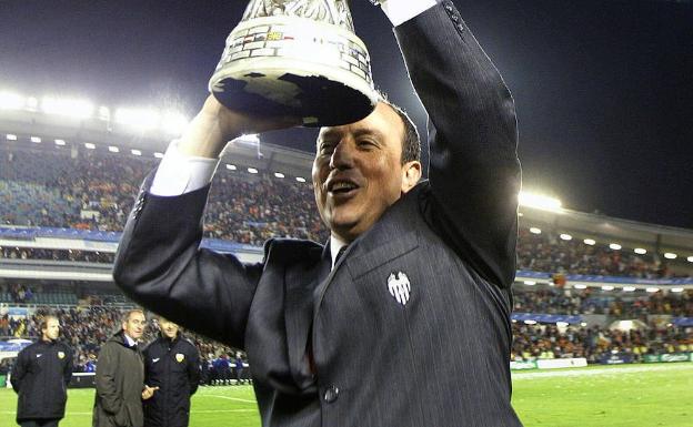Benítez destaca la UEFA ganada con el Valencia como un impulso en su